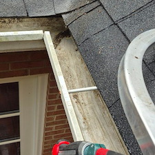 Professional-Gutter-Cleaning-Performed-In-Winder-Georgia 4
